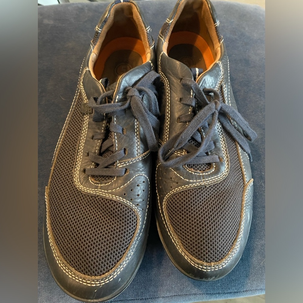 CLARKS ARTISAN UNSTRUCTURED blue athletic inspired dress shoe comfortable